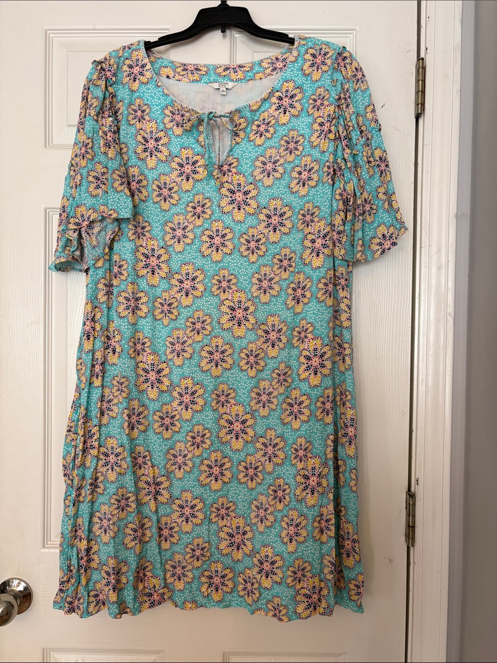 crown & ivy Turquoise Floral Tie-Front Midi Dress